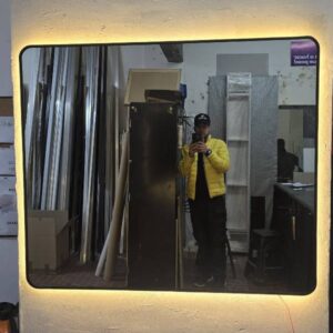 Espejo Rectangular Horizontal con marco de PVC negro y luz led calida 138x118cm #132