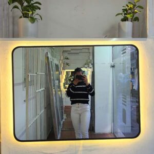 Espejo Rectangular Horizontal con marco PVC negro y luz led calida 75x100 #62